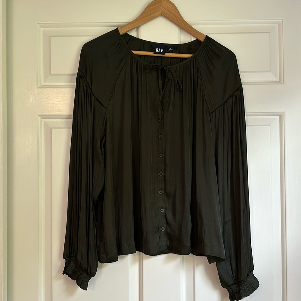 GAP button down blouse